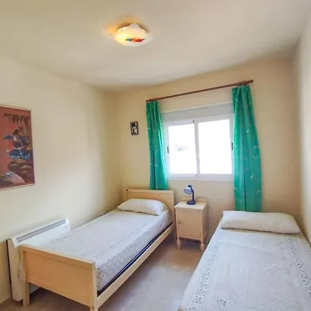 Apartmán Spacious 4 Bedroom With Parking In Town Centre, *