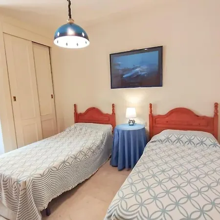 Appartement Spacious 4 Bedroom With Parking In Town Centre, Nerja