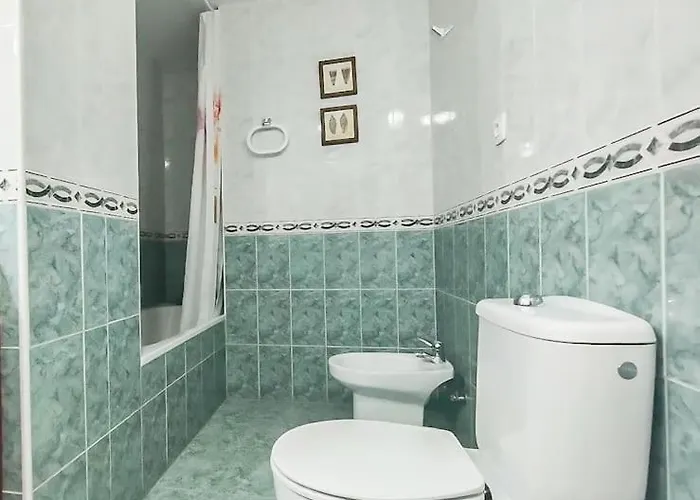 Spacious 4 Bedroom With Parking In Town Centre, Appartement *