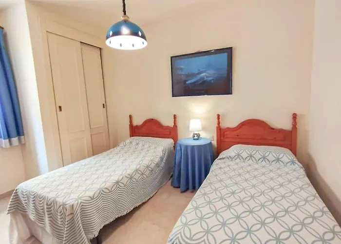 Appartement Spacious 4 Bedroom With Parking In Town Centre, Nerja