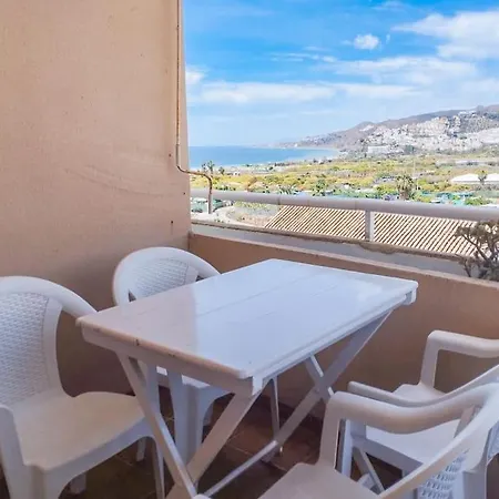 Spacious 4 Bedroom With Parking In Town Centre, Апартаменты