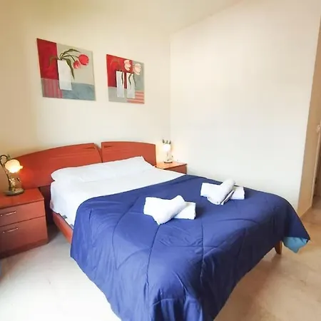 Spacious 4 Bedroom With Parking In Town Centre, Апартаменты