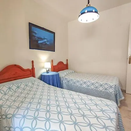 Spacious 4 Bedroom With Parking In Town Centre,