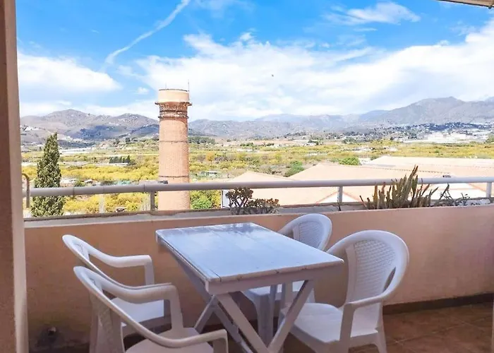 Spacious 4 Bedroom With Parking In Town Centre, Apartment *